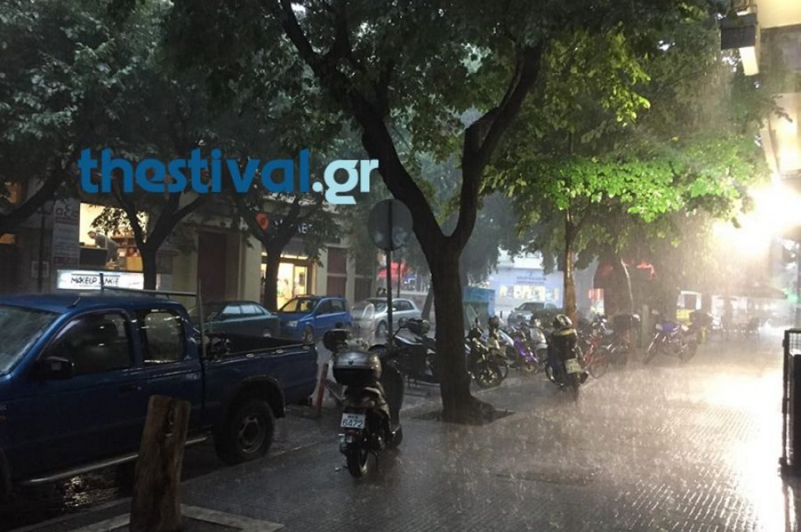 Βροχή και χαλάζι στο κέντρο της Θεσσαλονίκης