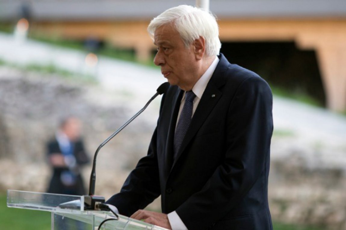 Παυλόπουλος: Οι Έλληνες δεν το βάζουμε κάτω και δεν πρέπει να το βάζουμε κάτω