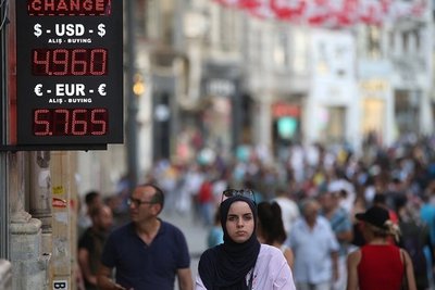 Βαθαίνει η κρίση της τουρκικής λίρας: Αυξήσεις έως 14% σε φυσικό αέριο και ηλεκτρικό