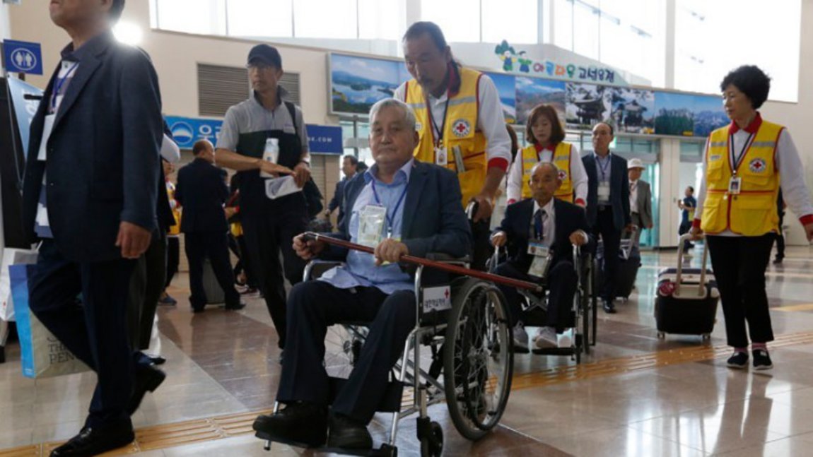 Ηλικιωμένοι Νοτιοκορεάτες επισκέπτονται τη Β. Κορέα για να δουν ξανά συγγενείς