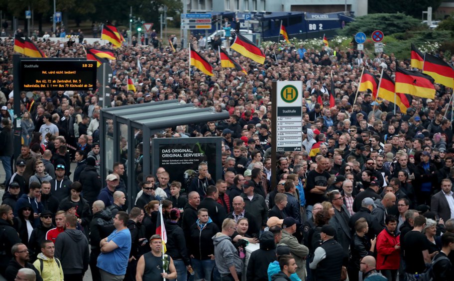 Χιλιάδες Γερμανοί διαδήλωσαν στο Κέμνιτς με αφορμή το θάνατο Γερμανού σε συμπλοκή με μετανάστες