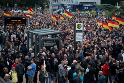 Χιλιάδες Γερμανοί διαδήλωσαν στο Κέμνιτς με αφορμή το θάνατο Γερμανού σε συμπλοκή με μετανάστες