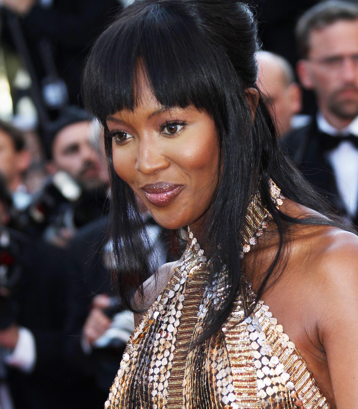 Naomi Campbell Στις Κάννες με μάσκα ομορφιάς και γυαλιά ηλίου