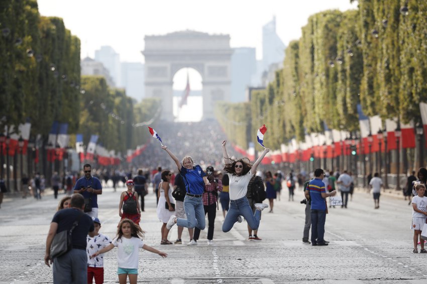 Μουντιάλ 2018: «Μπλε» το Παρίσι – Πανηγυρισμοί για την κατάκτηση του τροπαίου