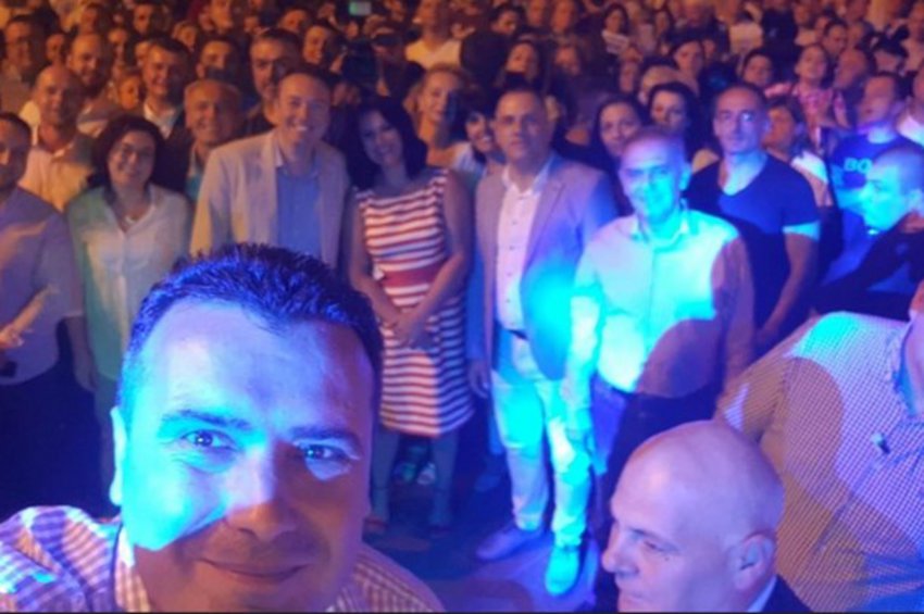 Οι selfies των Ζάεφ και Ντιμιτρόφ από το πάρτι στα Σκόπια