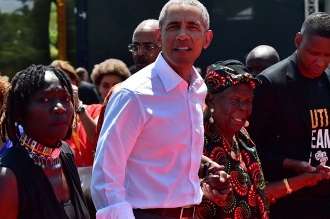 Ο Μπάρακ Ομπάμα στην Κένυα με την ετεροθαλή αδελφή του
