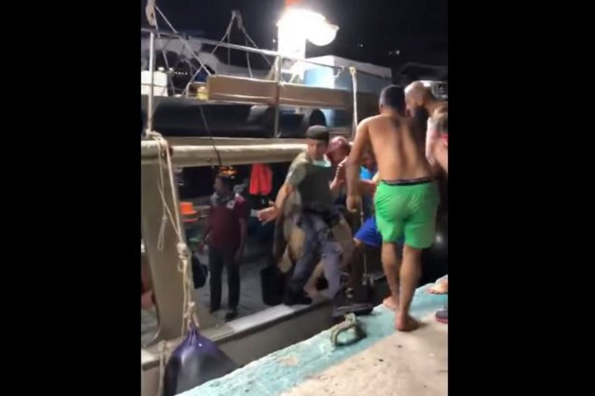 Βίντεο-ντοκουμέντο από την διάσωση ανθρώπων που έπεσαν στην θάλασσα