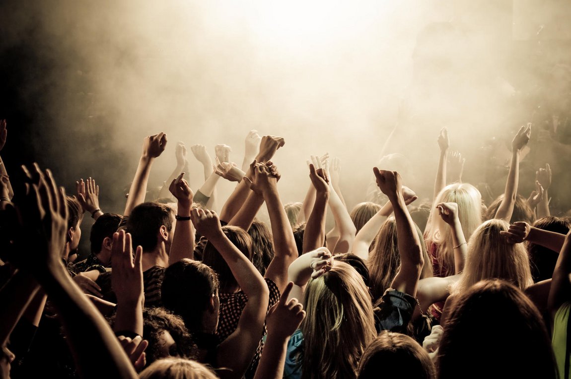 Παππούδες το έσκασαν από το γηροκομείο και πήγαν σε φεστιβάλ heavy metal