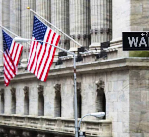 Με σημαντική πτώση έκλεισε η Wall Street