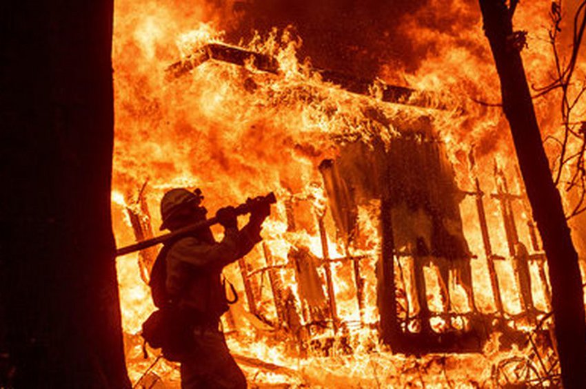 Κόλαση στην Καλιφόρνια: 31 νεκροί, 228 αγνοούμενοι - Οι φλόγες έκαψαν 6700 σπίτια!