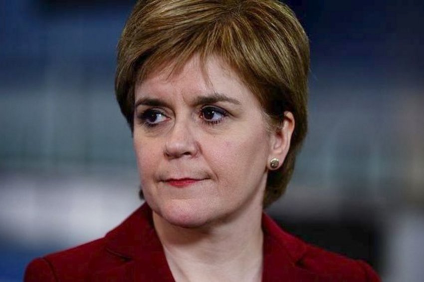 Πρωθυπουργός Σκωτίας: Το κοινοβούλιο θα πρέπει να καταψηφίσει το προσχέδιο συμφωνίας της Μέι