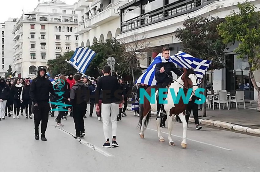 Με... άλογο κατέβηκε μαθητής στη συγκέντρωση για τη Μακεδονία