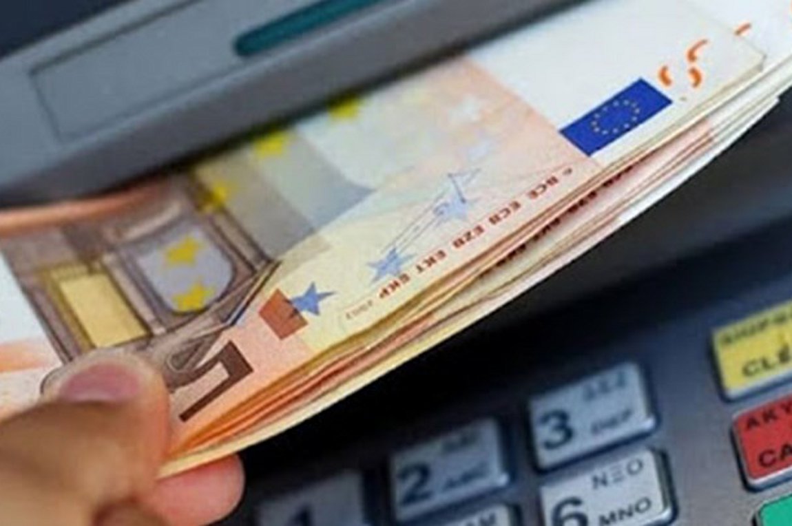 Πολύτεκνος λιμενικός βρήκε χρήματα στο ATM και τα παρέδωσε στην αστυνομία