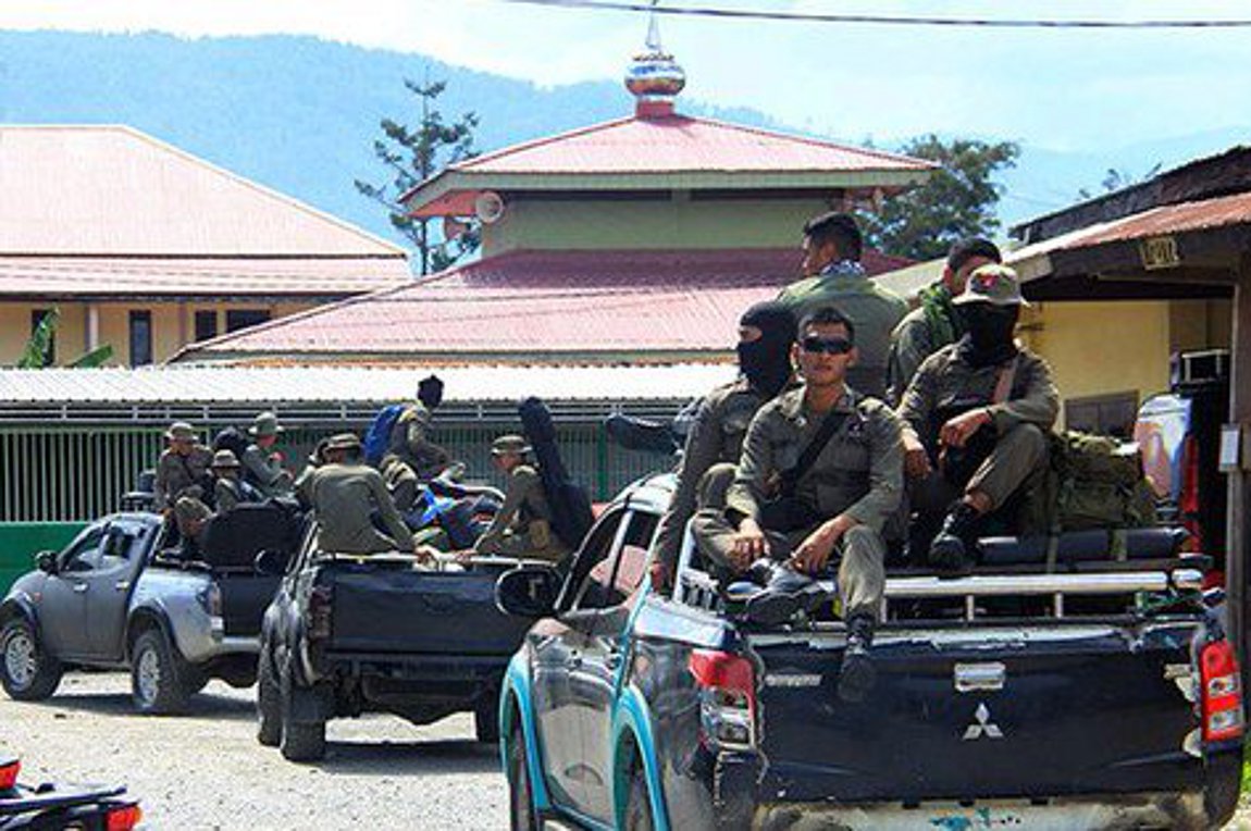 Ινδονησία: Πολύνεκρη επίθεση ανταρτών σε εργάτες – Οι Αρχές ανέσυραν 16 πτώματα