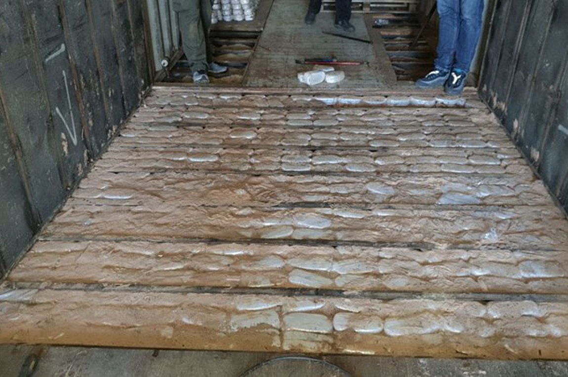 Στον εισαγγελέα οι 11 για το πλοίο με τους έξι τόνους χασίς