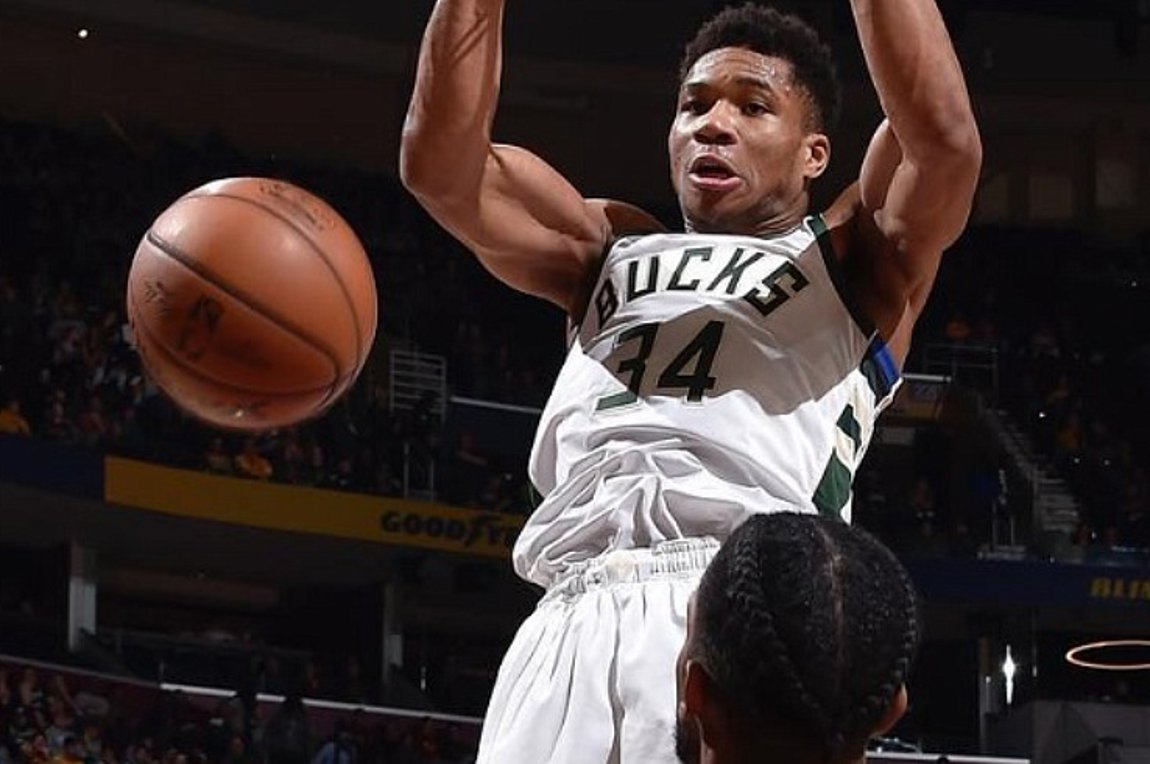 «Μυθικός» Αντετοκούνμπο, ισοφάρισε το ρεκόρ καριέρας του