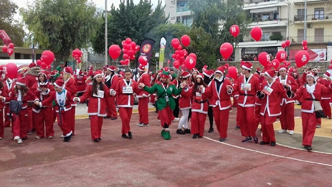 Με Άγιους Βασίληδες «πλημμύρισαν» οι δρόμοι των Χανίων