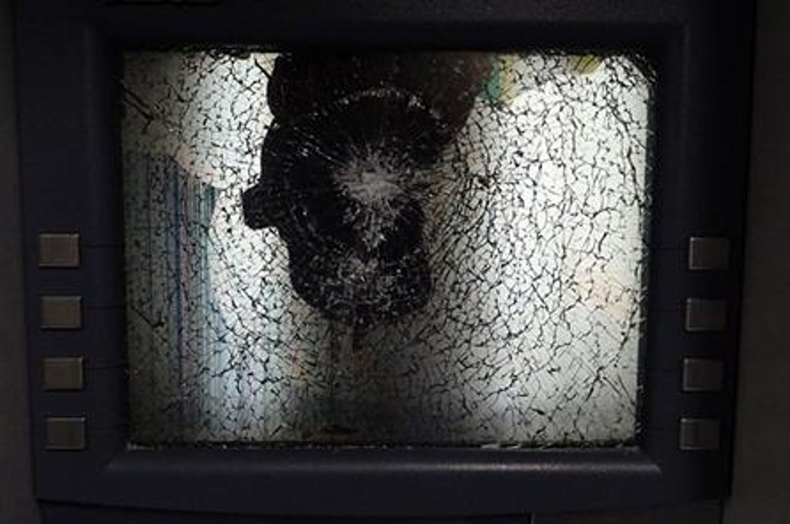 Μπαράζ επιθέσεων σε ΑΤΜ τα ξημερώματα