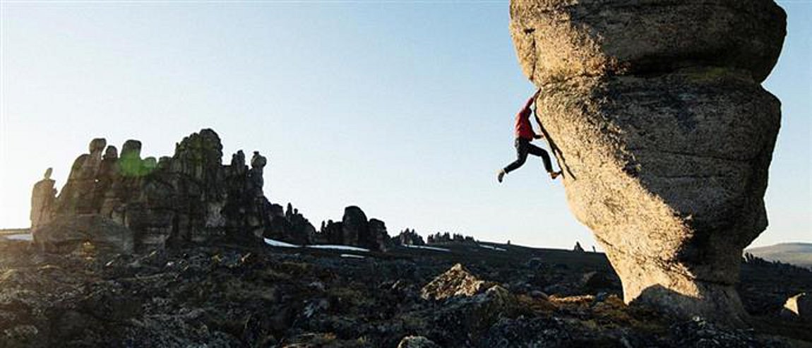 Κόβει την ανάσα η αναρρίχηση στους Πύργους Sundrun της Σιβηρίας