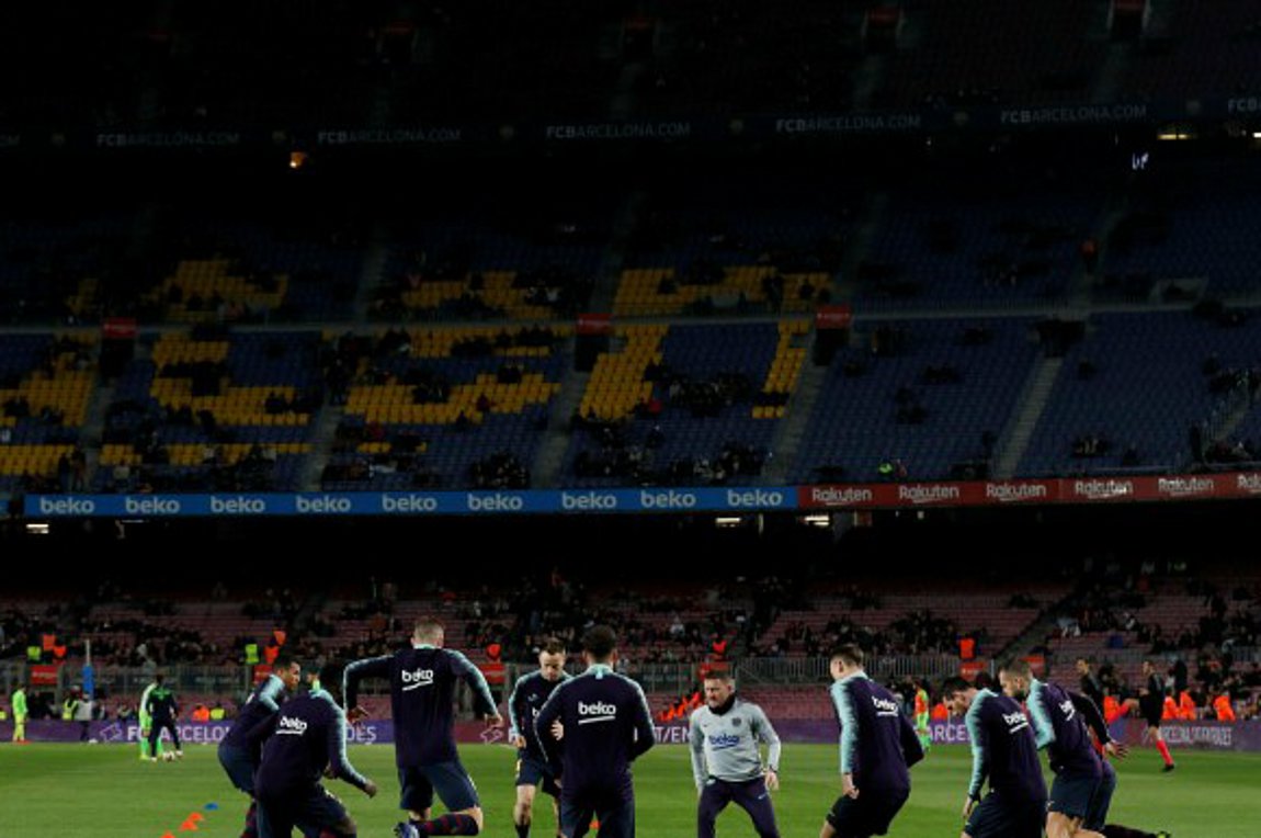 Έπεσε κομμάτι από το στέγαστρο στο Καμπ Νου – Τραυματίστηκε οπαδός