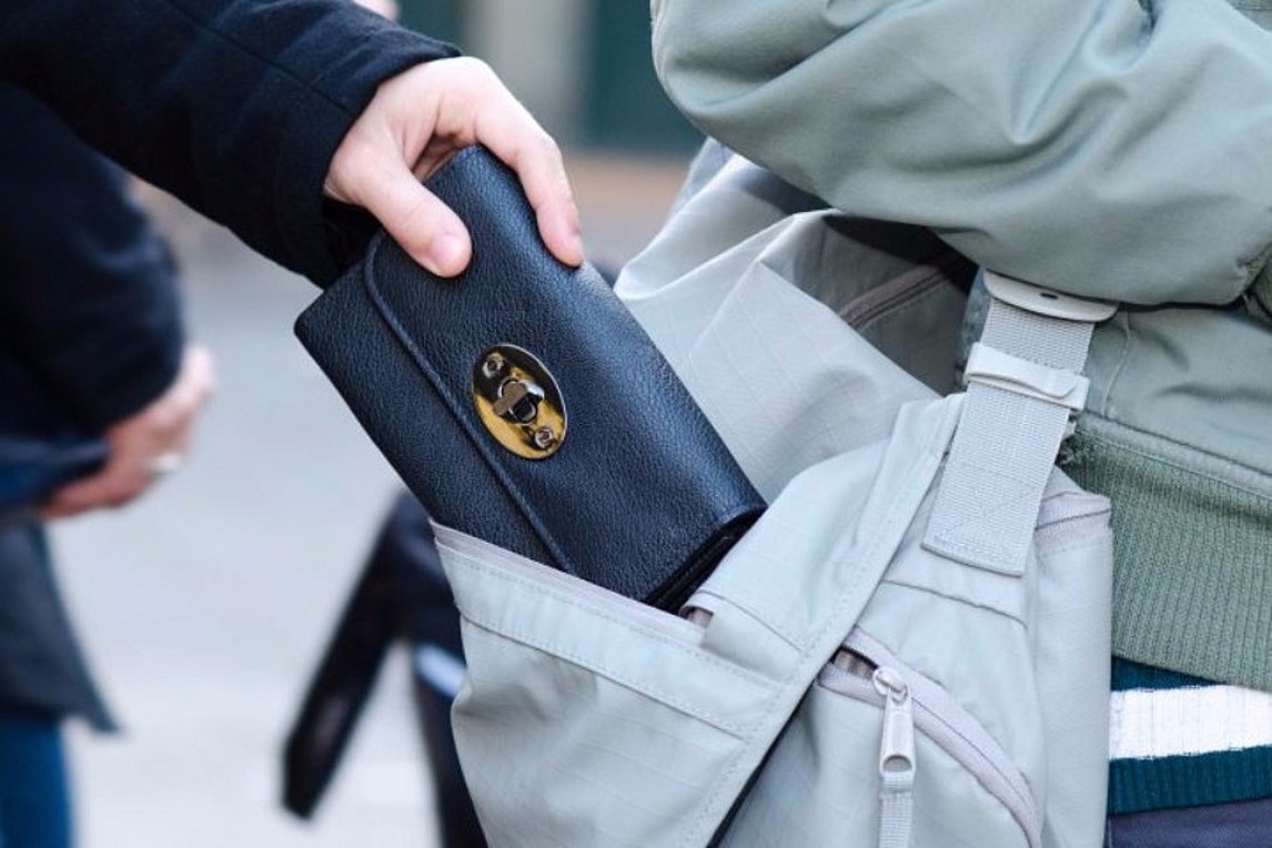 Συνελήφθησαν ανήλικες έκλεψαν πορτοφόλι 81χρονης στις Σέρρες