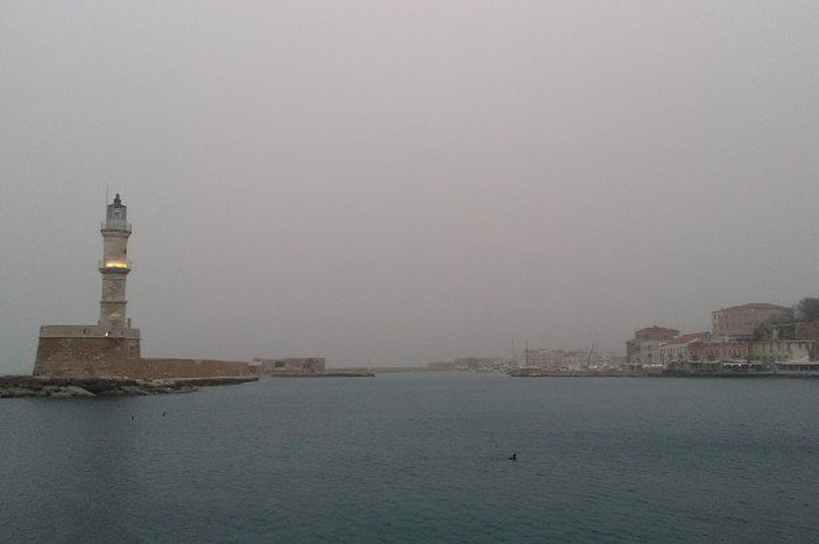 Τοπίο στην… κόκκινη ομίχλη τα Χανιά