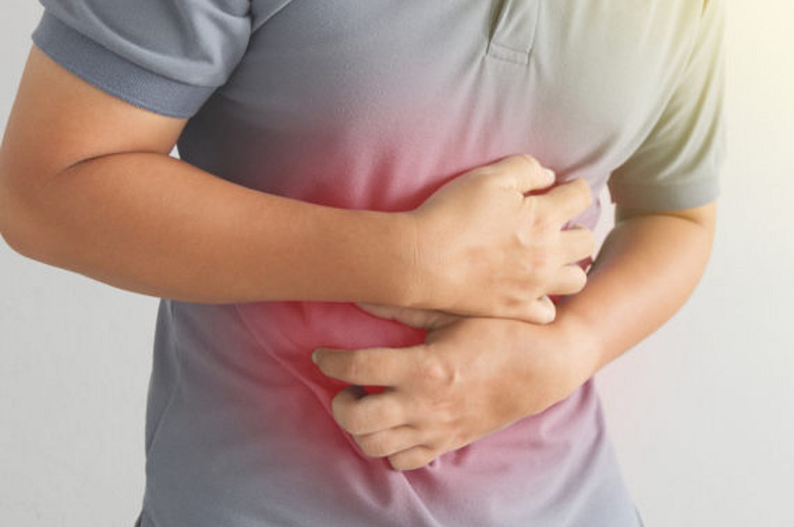 Γαστρίτιδα: Συμπτώματα και τα σωστά βήματα αντιμετώπισης στο σπίτι