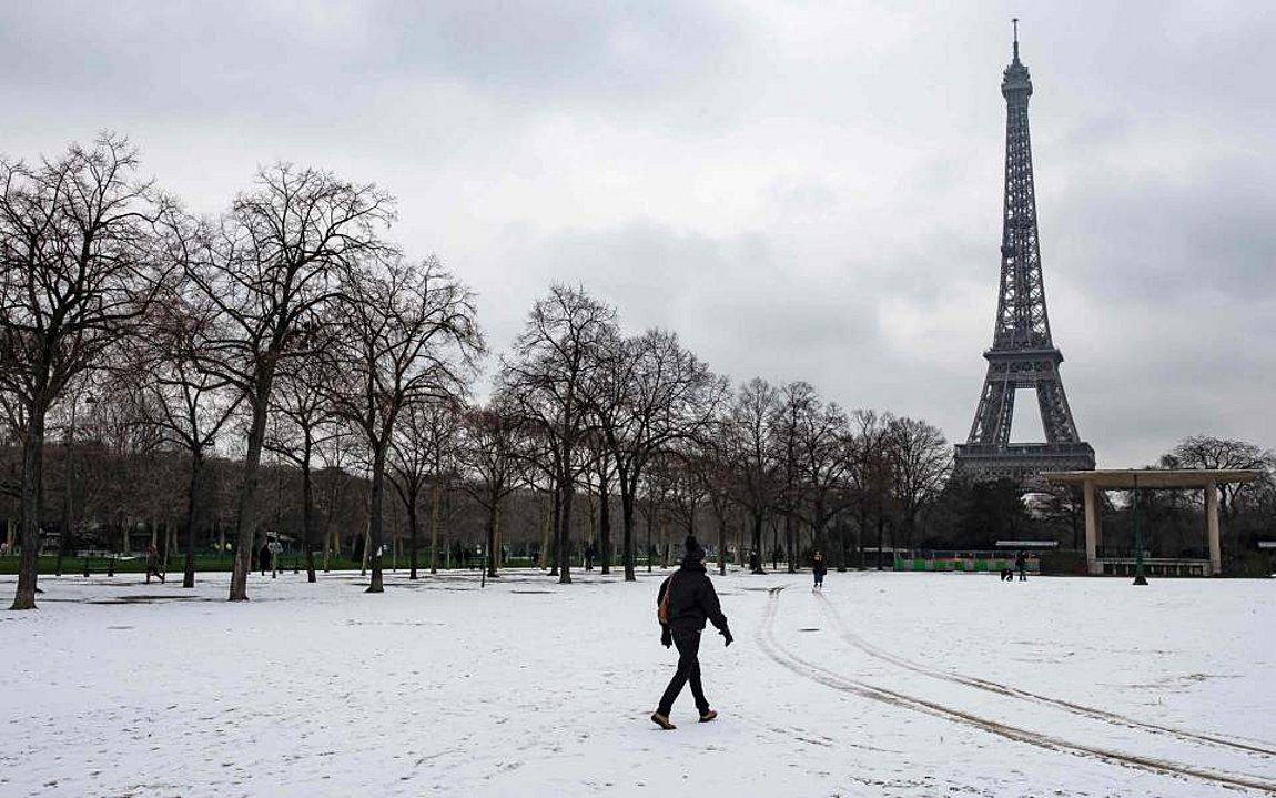 Η «Γκαμπριέλα» έντυσε στα λευκά τη βόρεια Γαλλία