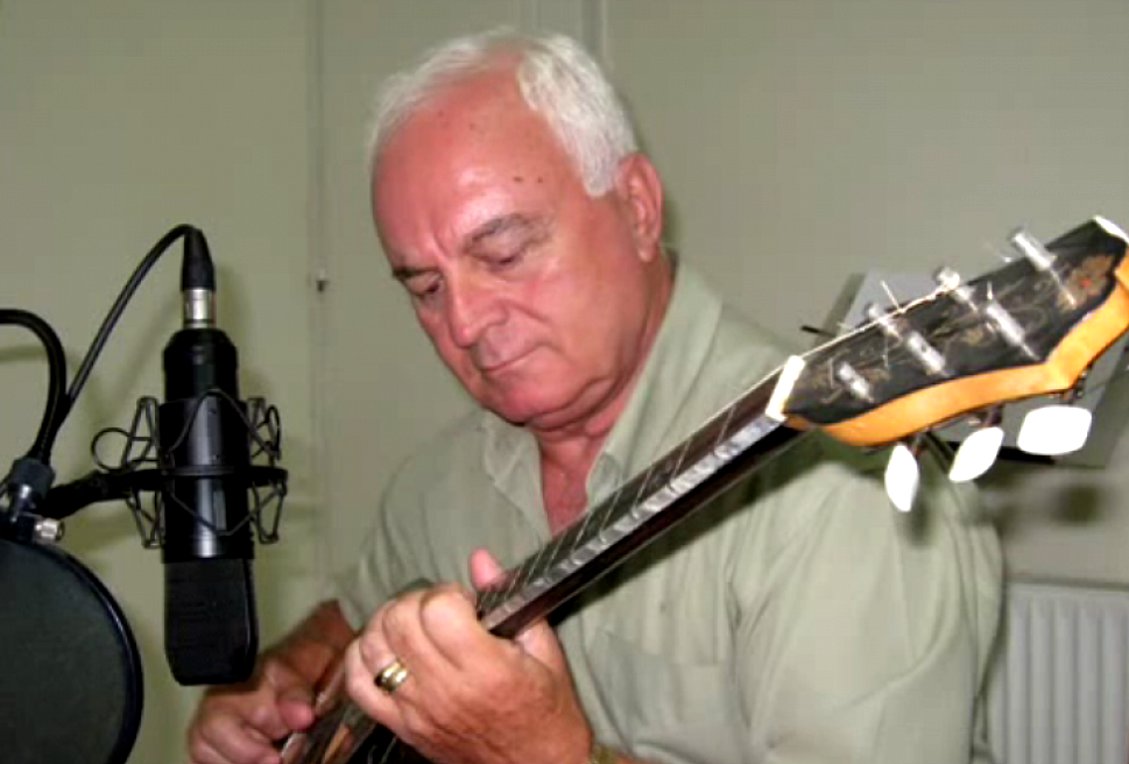 Πέθανε ο δεξιοτέχνης του μπουζουκιού και δάσκαλος μουσικών οργάνων Γιάννης Πολυκανδριώτης