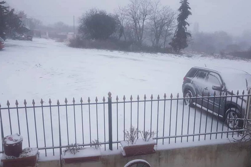 Χιονίζει από τα ξημερώματα στη Θεσσαλονίκη - Ποιοι δρόμοι είναι κλειστοί