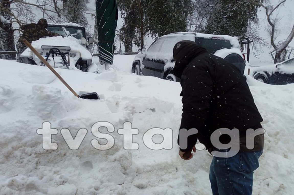 Χιονοθύελλα χτυπά την Εύβοια – Επιχείρηση απεγκλωβισμού τραυματισμένου ανθρώπου