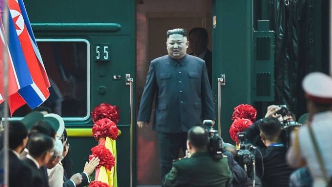 «Χολιγουντιανή» άφιξη του Κιμ Γιονγκ Ουν στο Βιετνάμ – Με τεθωρακισμένο τρένο