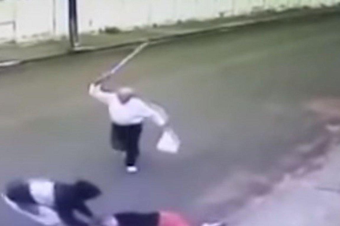 Παππούς βγάζει… νοκ άουτ κλέφτη με την μαγκούρα του