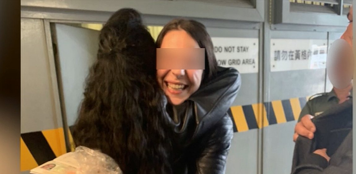 Αποφυλακίστηκε το 21χρονο μοντέλο μετά την αθώωσή του – Οι πρώτες στιγμές ελευθερίας