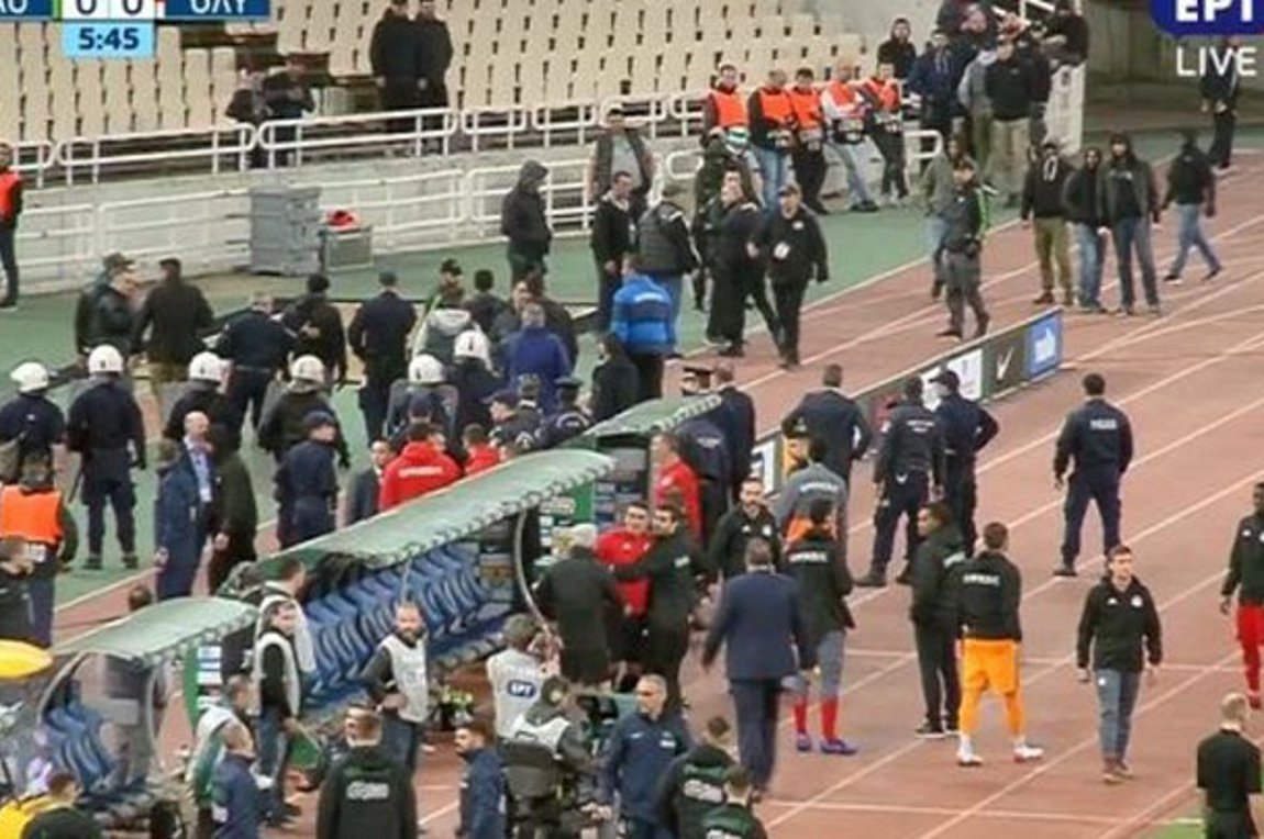 Επίθεση οπαδών του Παναθηναϊκού στον πάγκο του Ολυμπιακού
