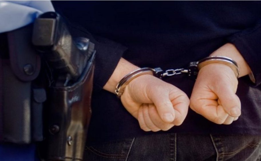 Θεσσαλονίκη: Δύο άτομα συνελήφθησαν για κατοχή ναρκωτικών και όπλων