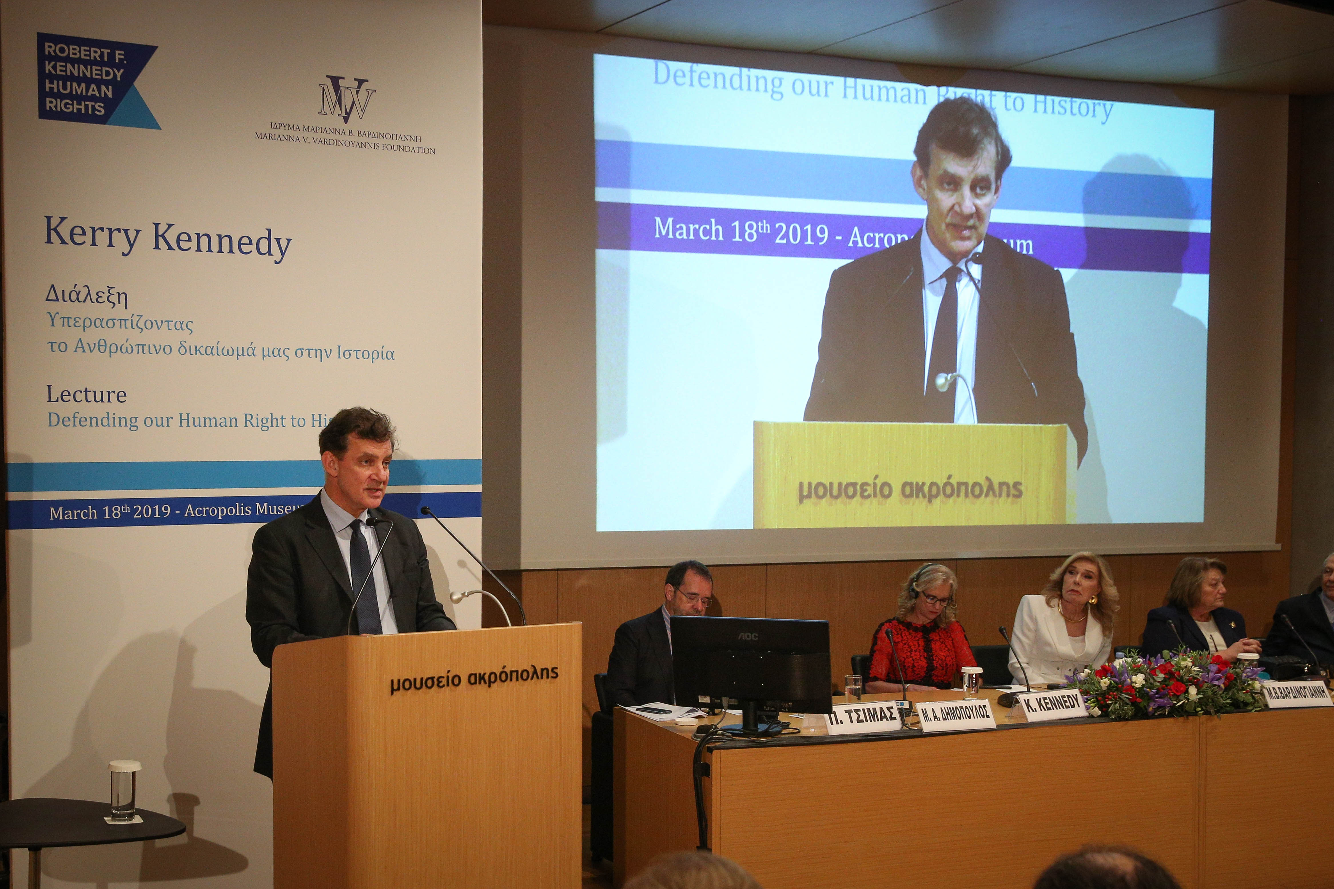 Ο Θάνος Δημόπουλος κατά την διάρκεια της ομιλίας του Ο Θάνος Δημόπουλος κατά την διάρκεια της ομιλίας του