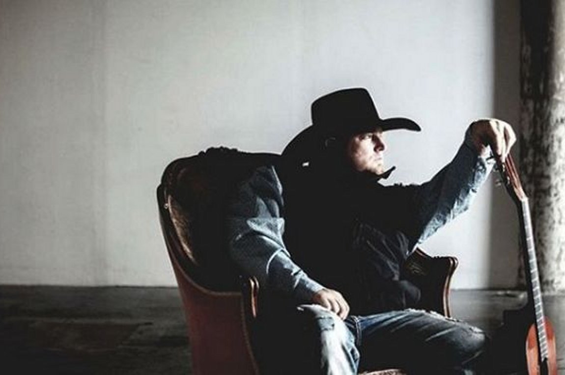 Τραγωδία: Νεκρός τραγουδιστής που αυτοπυροβολήθηκε κατά λάθος ενώ γύριζε βίντεο κλιπ