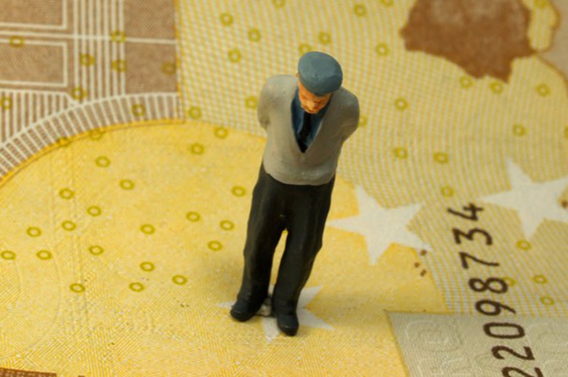 Νωρίτερα η πληρωμή των συντάξεων Απριλίου του ΟΑΕΕ και του ΟΓΑ