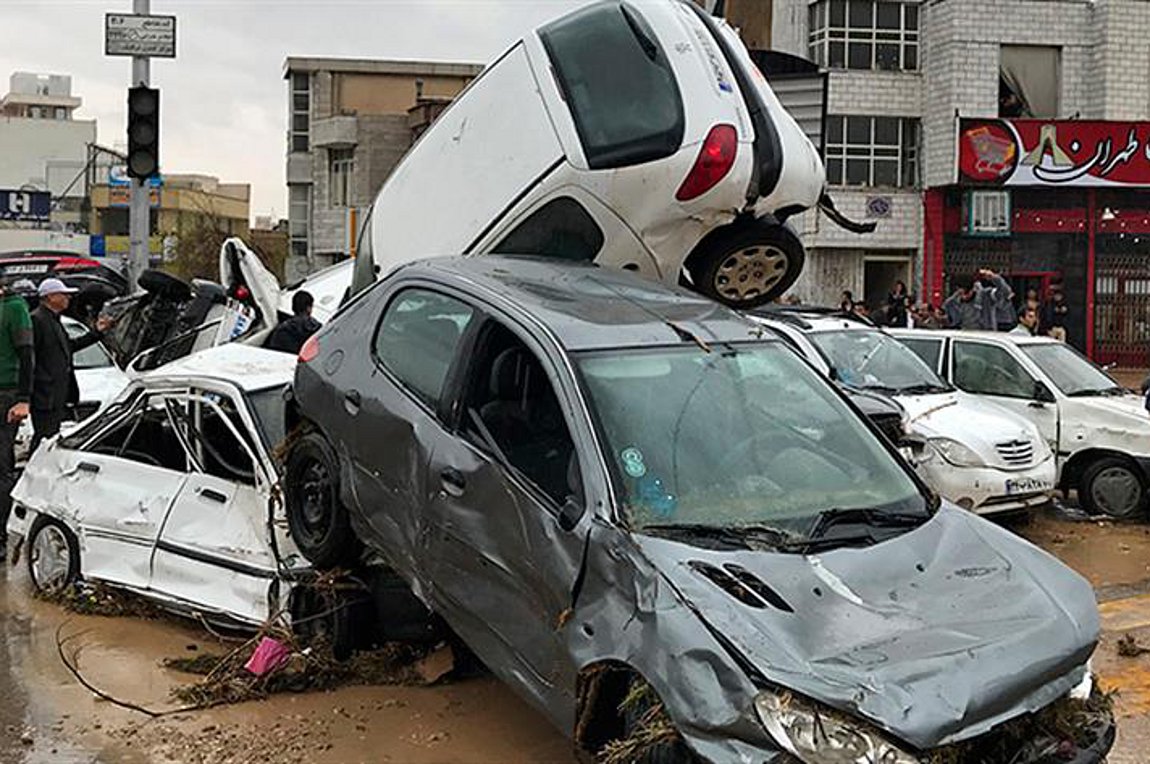 Φονικές πλημμύρες «έπνιξαν» το Ιράν