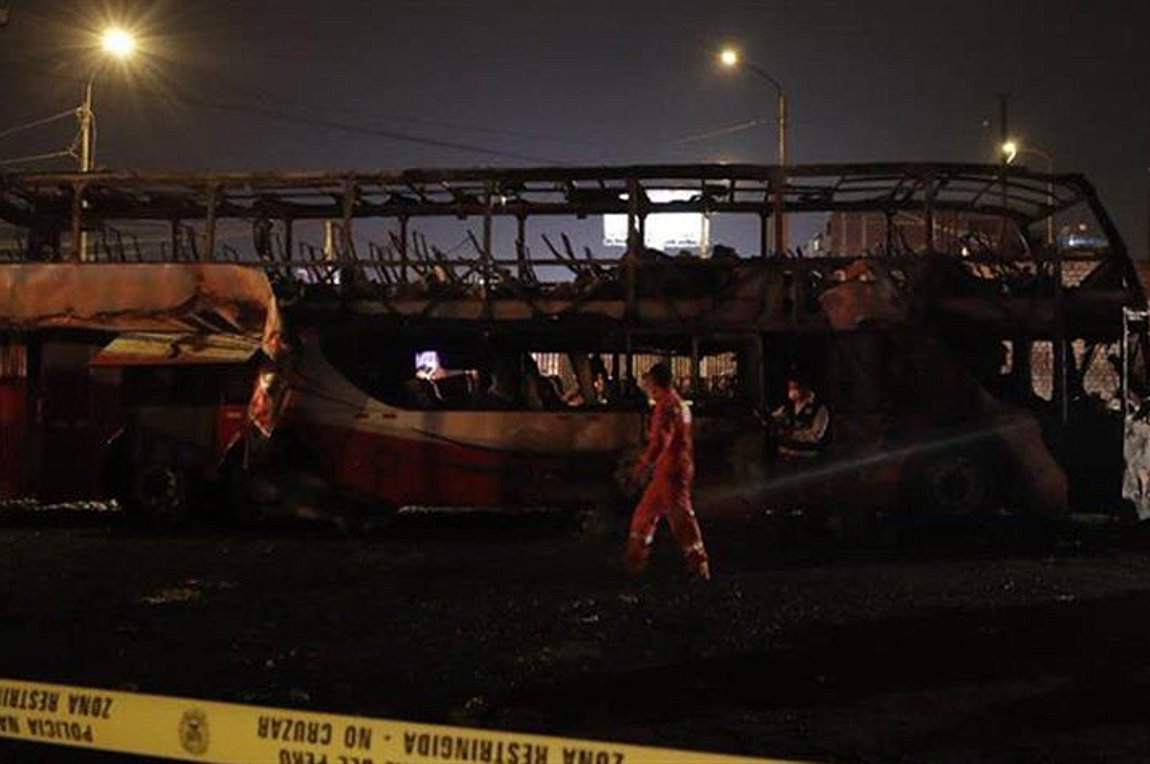Περού: Δεκάδες νεκροί μετά από φωτιά σε λεωφορείο