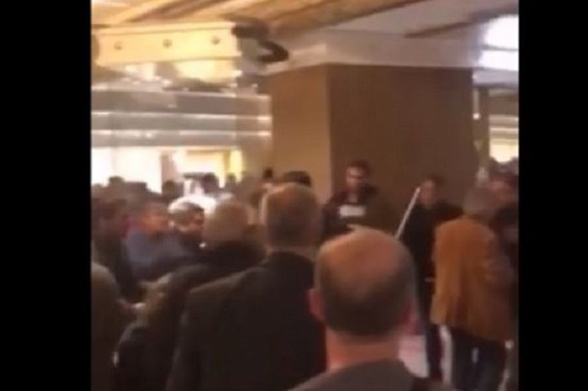 ΓΣΕΕ: Με σιδερολοστούς στα χέρια εισέβαλαν τα στελέχη του ΠΑΜΕ