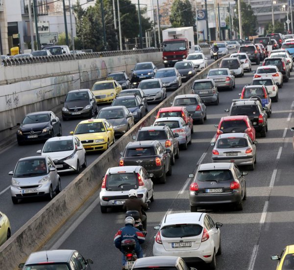 Τέλη κυκλοφορίας 2025: Τι ισχύει για πρόστιμα και κατάθεση πινακίδων - Ερωτήσεις και απαντήσεις