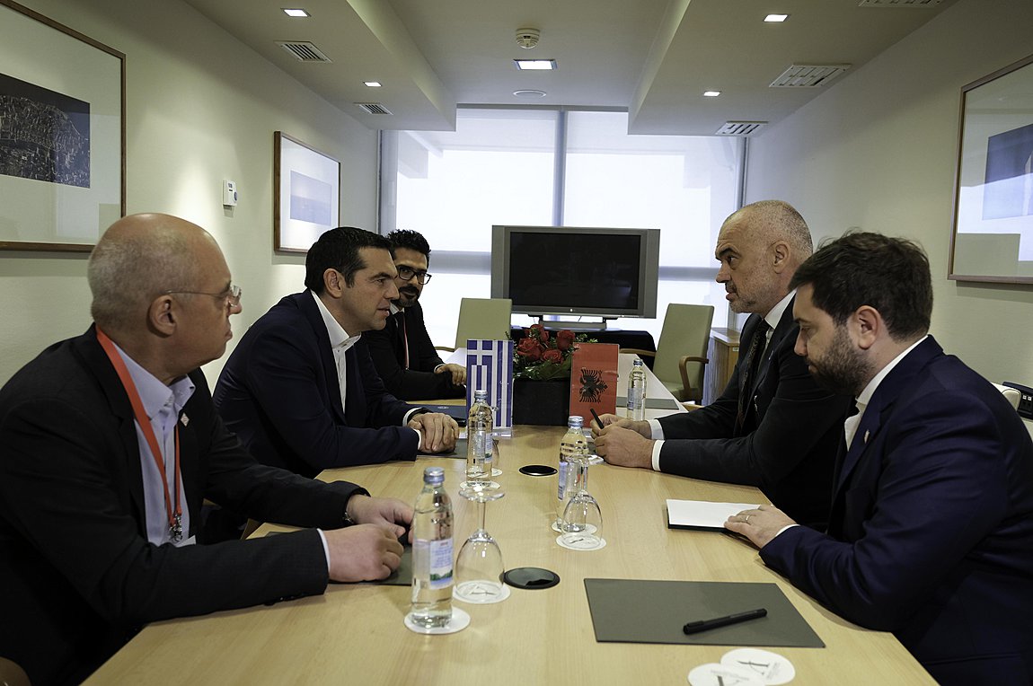 Σε εξέλιξη η συνάντηση Τσίπρα – Ράμα