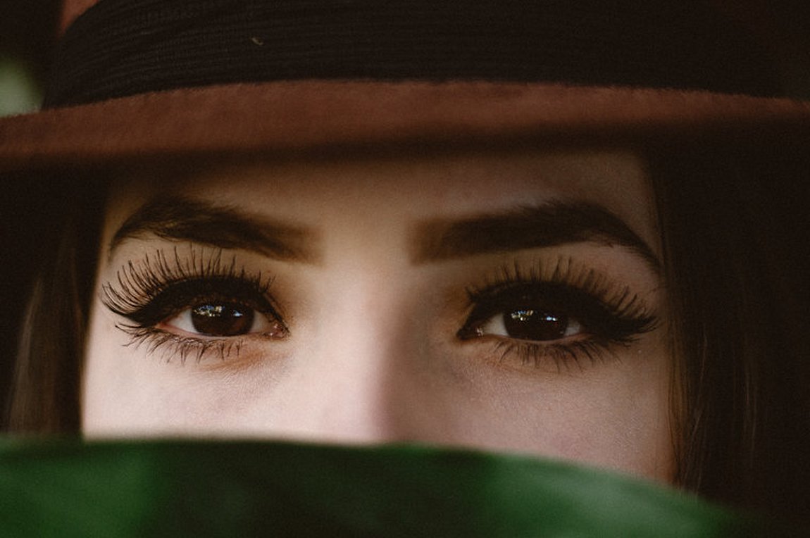 Πώς να τοποθετήσεις σωστά ψεύτικες βλεφαρίδες