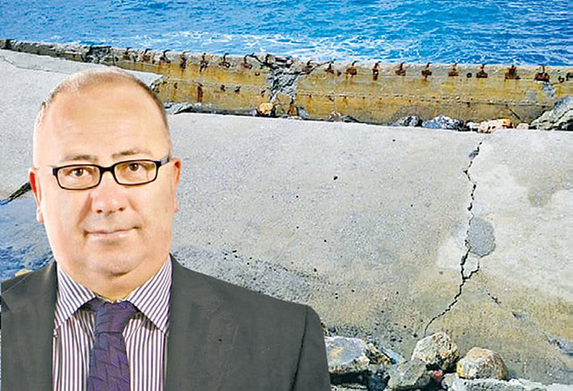 Οργή στη Σαντορίνη για τον δήμαρχο