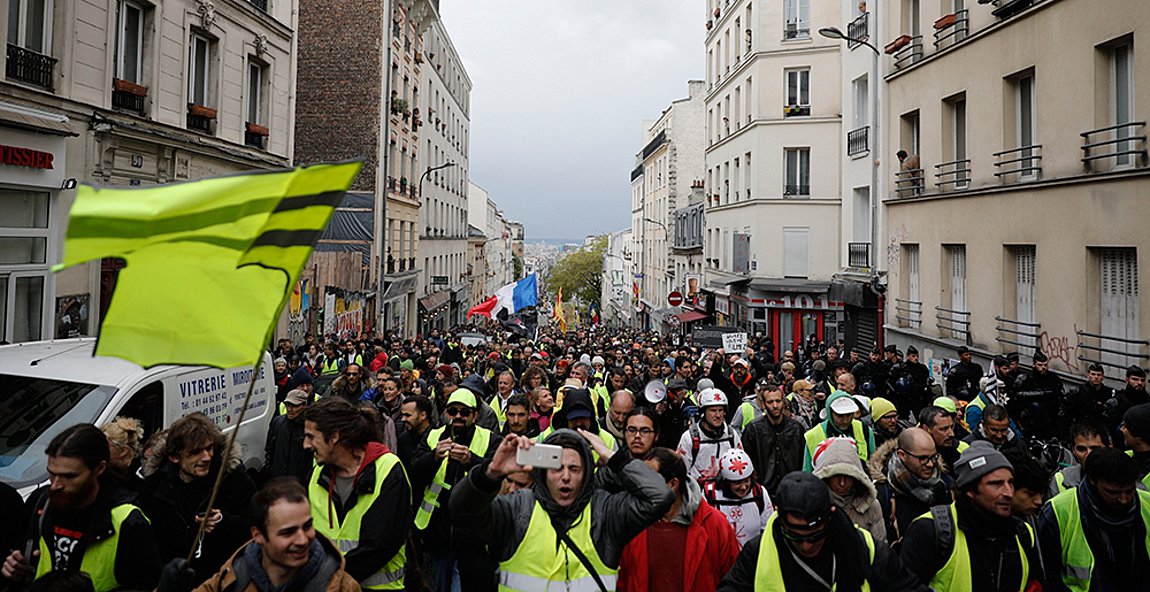 Ξανά στους δρόμους τα «κίτρινα γιλέκα»