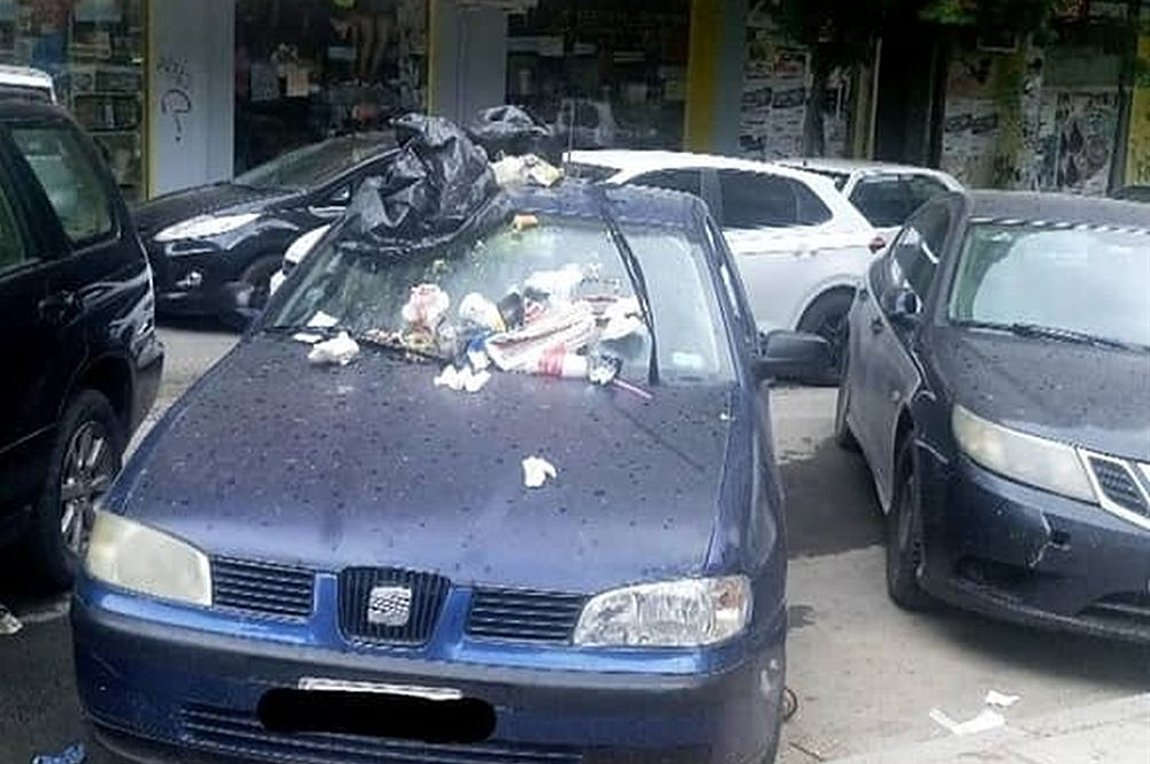 Πάρκαρε μπροστά σε ράμπα και… τιμωρήθηκε από πατέρα με καρότσι