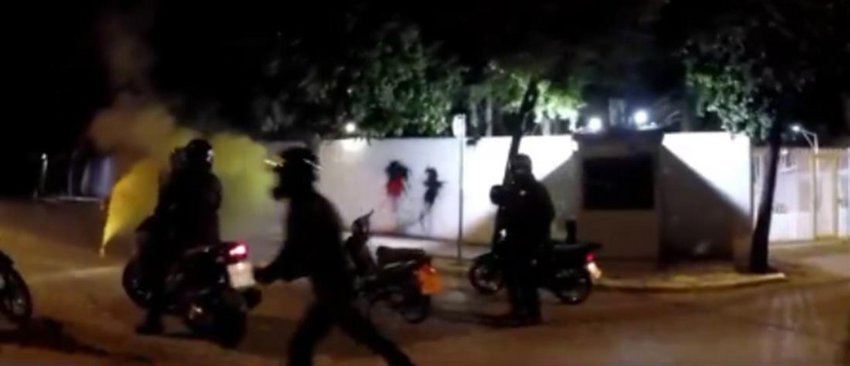 Βίντεο-ντοκουμέντο από την επίθεση του «Ρουβίκωνα» στο σπίτι του Αμερικανού πρέσβη για τον Κουφοντίνα - Η αντίδραση Πάιατ