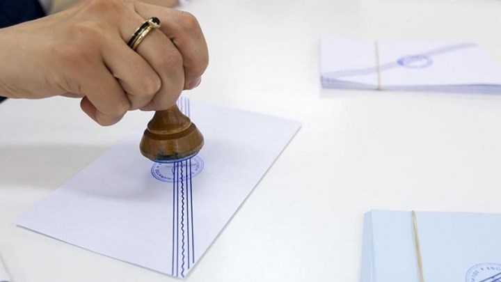 Ανεξάντλητη η φαντασία των ψηφοφόρων στη Μαγνησία: Τα συρραμμένα ψηφοδέλτια, το ποίημα και ο γάιδαρος